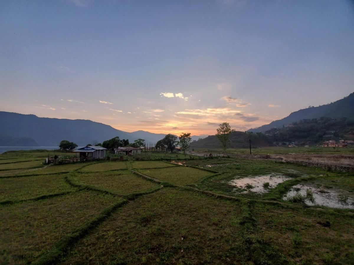 Hotel Waterside Pokhara Exterior foto