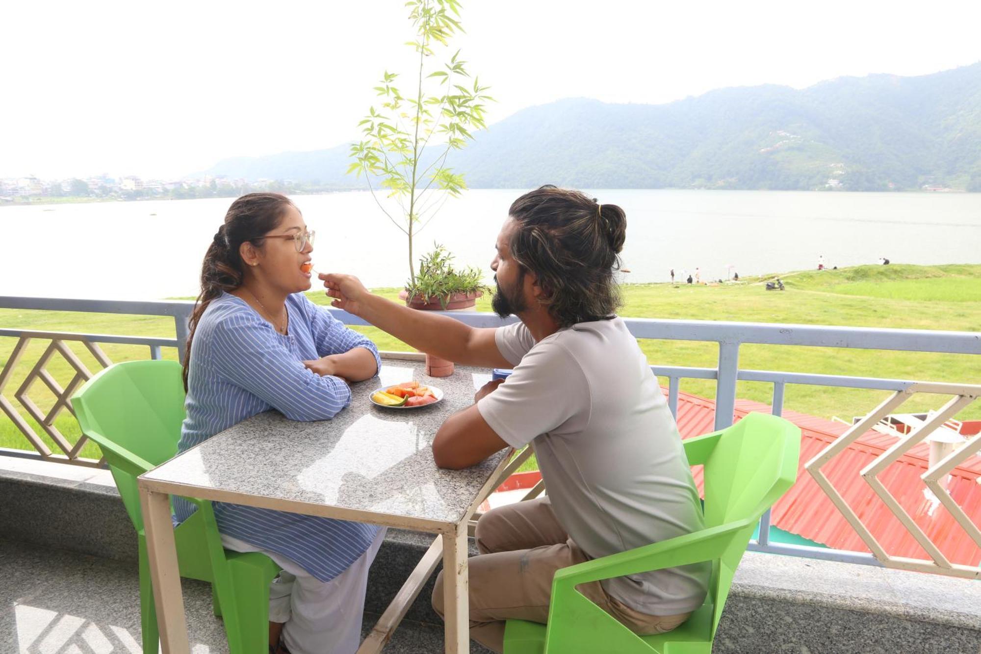 Hotel Waterside Pokhara Exterior foto