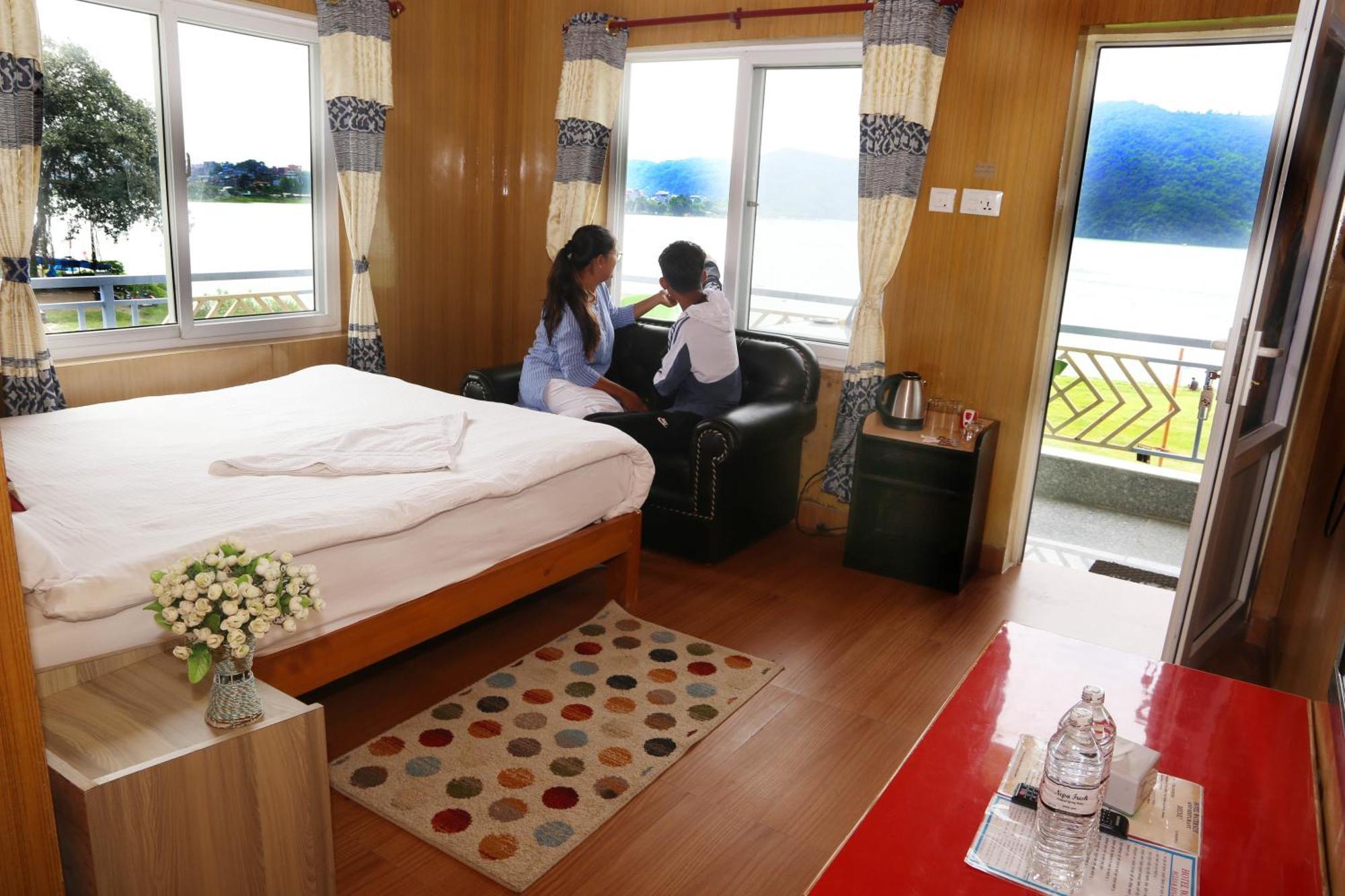 Hotel Waterside Pokhara Exterior foto