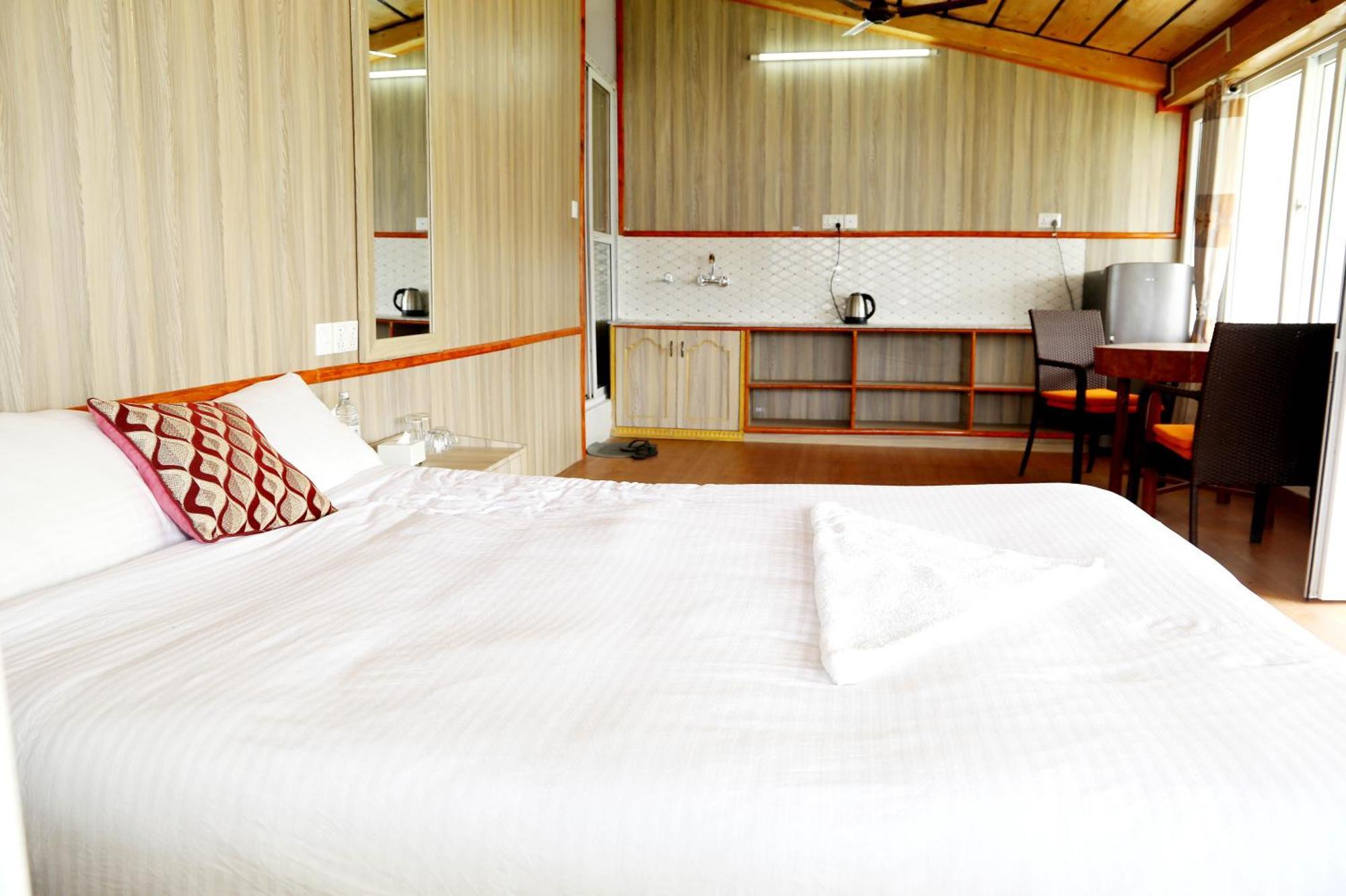 Hotel Waterside Pokhara Exterior foto