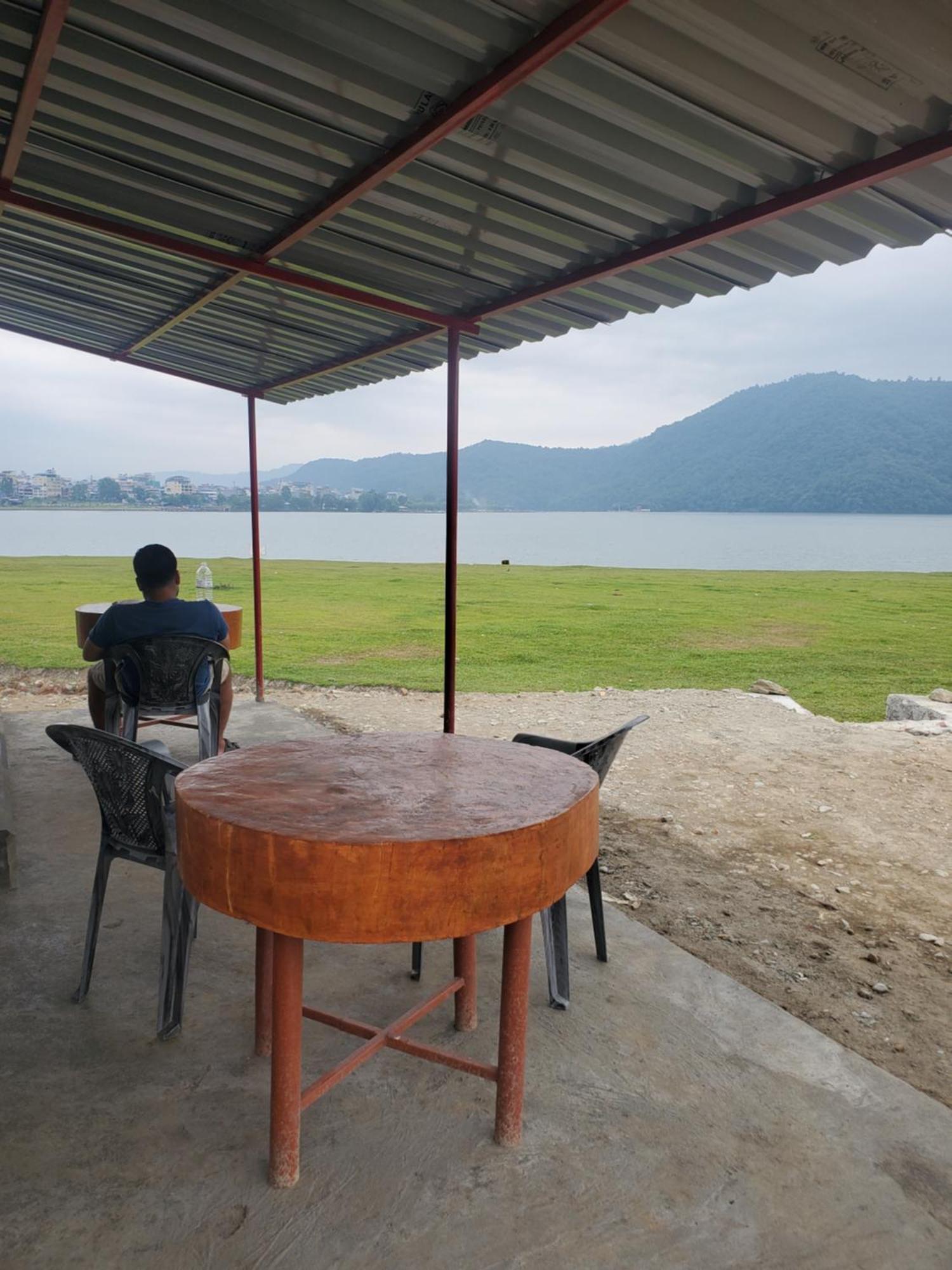 Hotel Waterside Pokhara Exterior foto