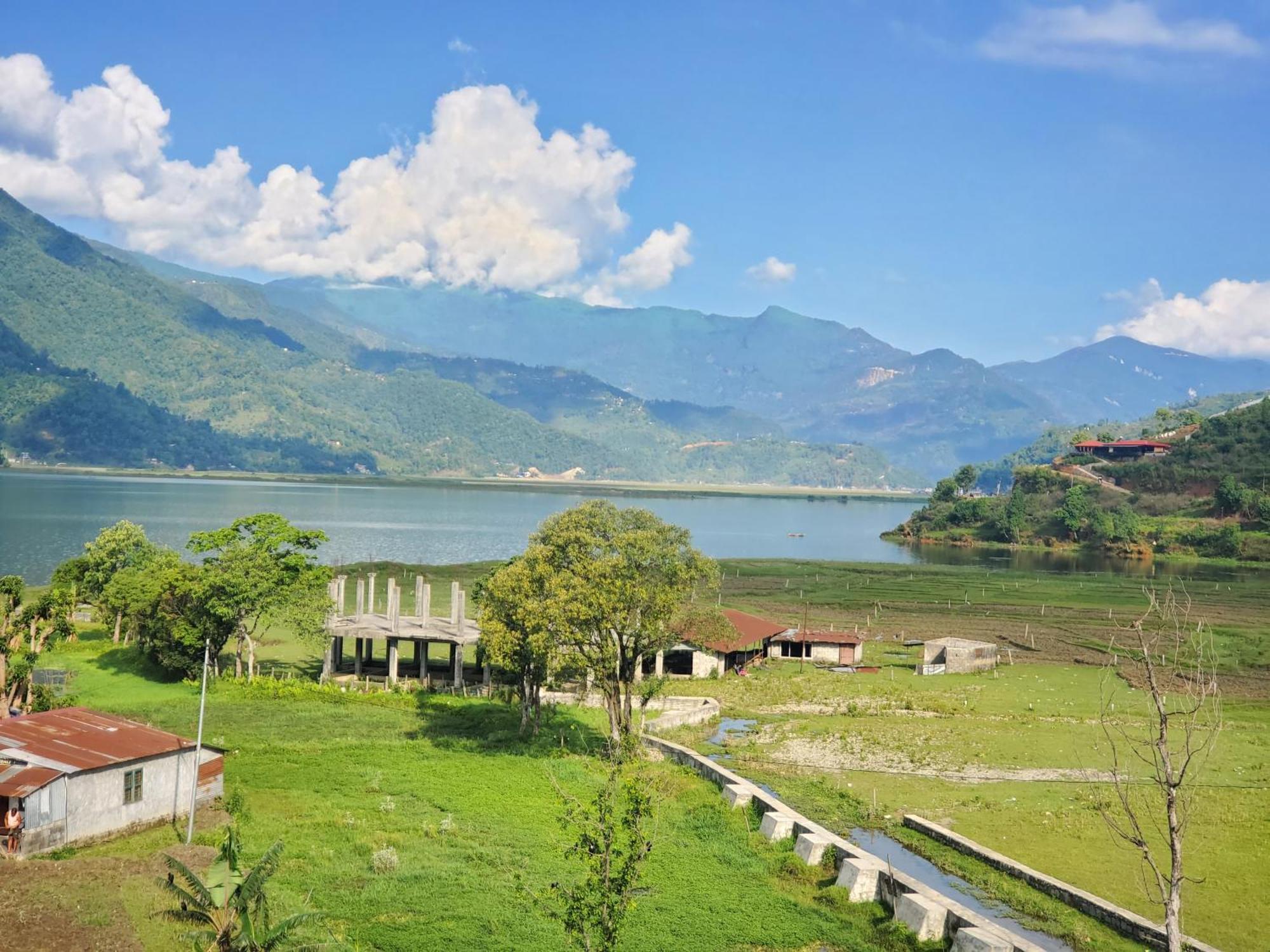 Hotel Waterside Pokhara Exterior foto
