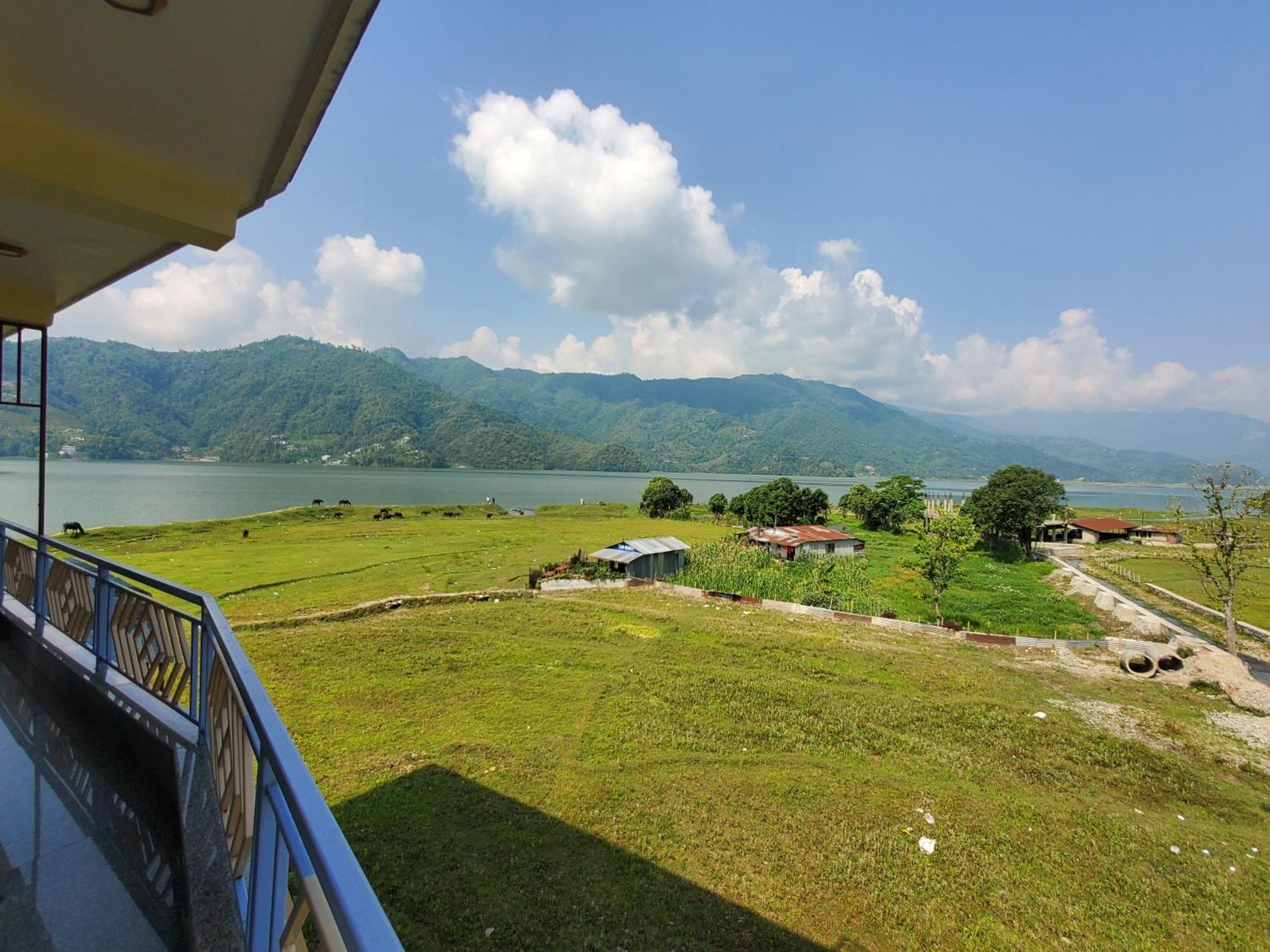 Hotel Waterside Pokhara Exterior foto